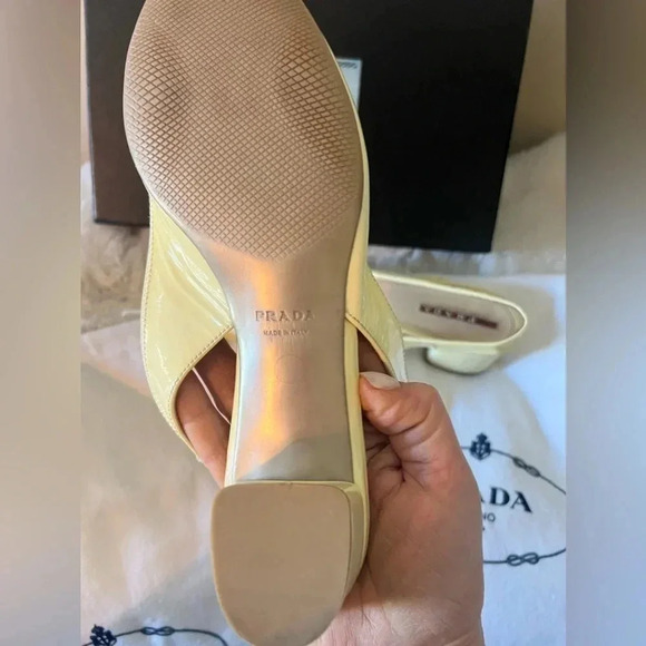 Vintage Prada Sling back Cream Patent Leather shoes… - Picture 12 of 17